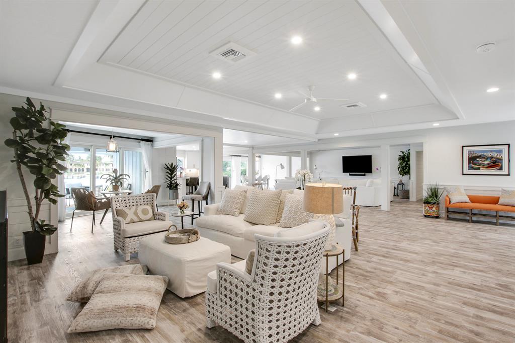 ROLLING HILLS - Residential