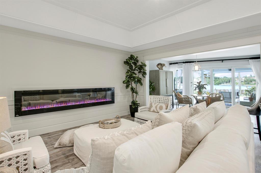 ROLLING HILLS - Residential