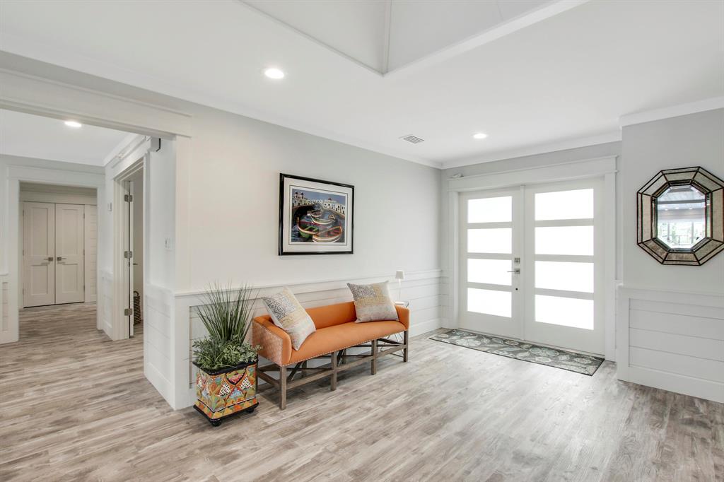 ROLLING HILLS - Residential