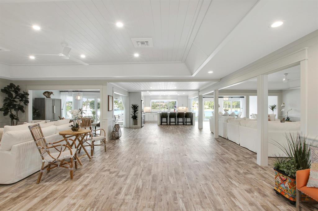 ROLLING HILLS - Residential