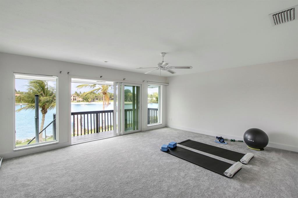 ROLLING HILLS - Residential