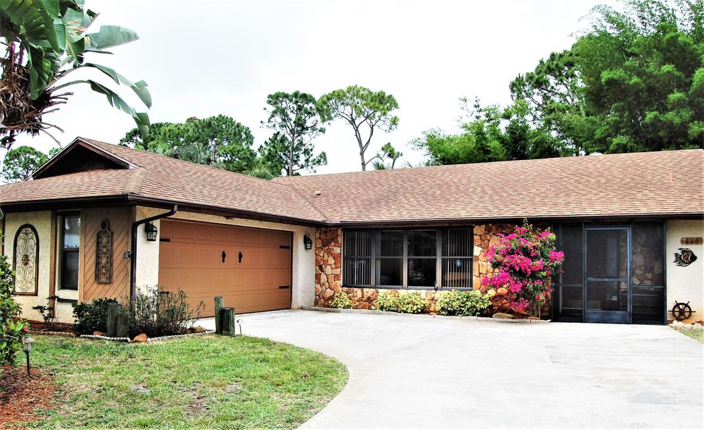 Photo of 825 SE Polynesian Avenue, Port Saint Lucie, FL 34953 (MLS # R10796986)