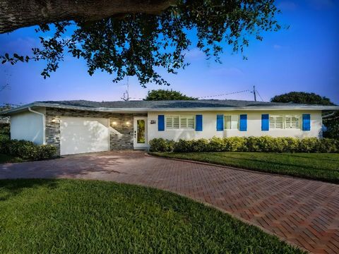 7981 Edgewater Dr West Palm Beach FL 33406