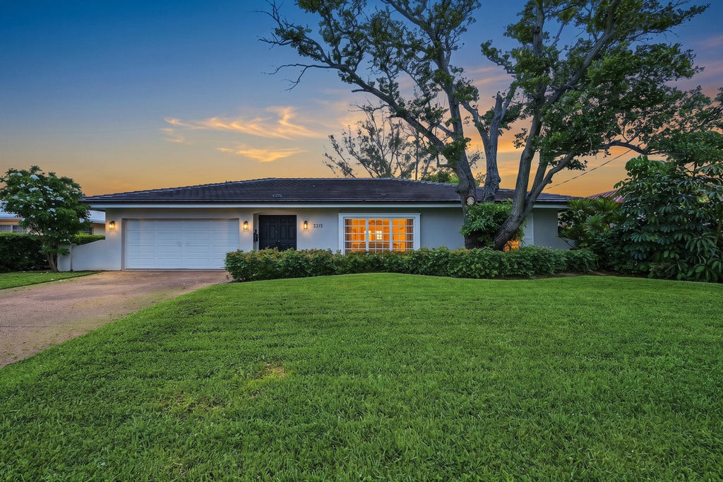 Photo of 3315 NE 42nd Court, Fort Lauderdale, FL 33308 (MLS # B26061643)