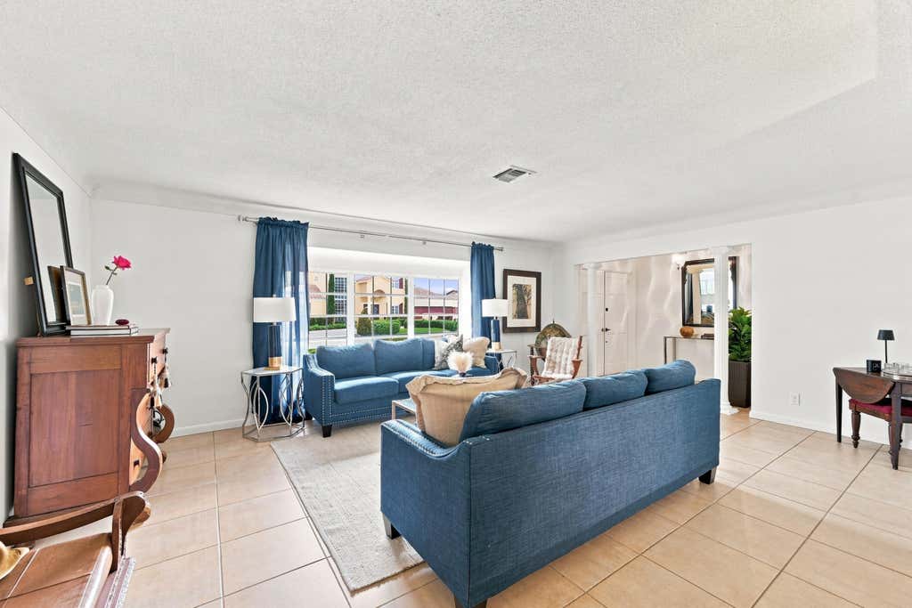 Photo of 3315 NE 42nd Court, Fort Lauderdale, FL 33308 (MLS # B26061643)
