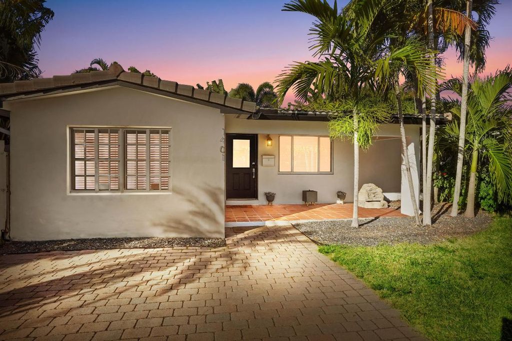 Photo of 1401 NE 14th Street, Fort Lauderdale, FL 33304 (MLS # R11153070)