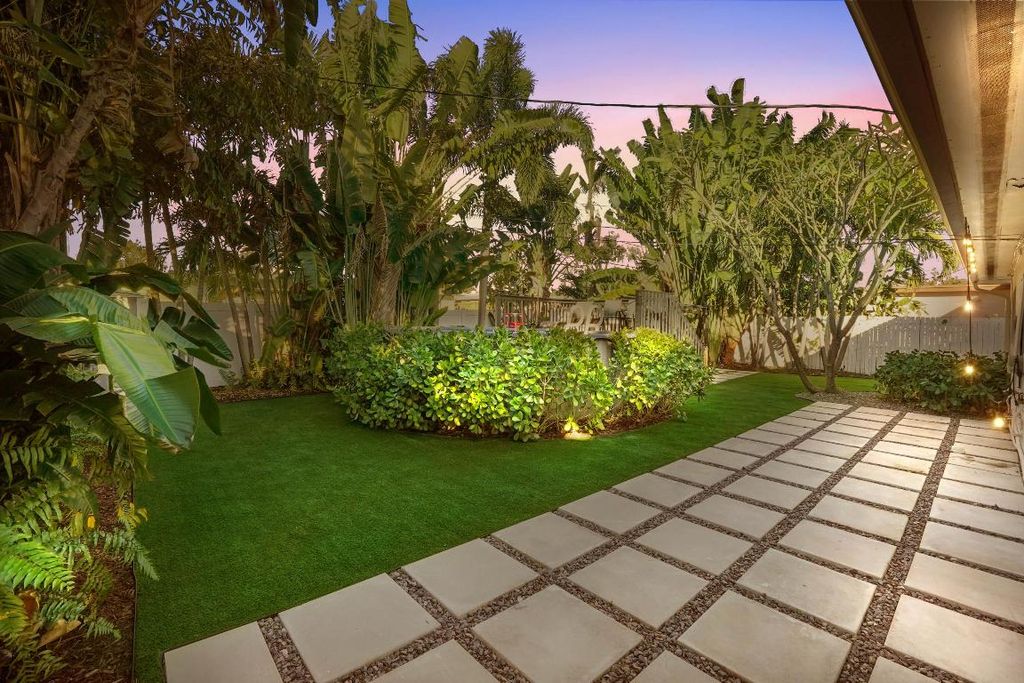 Photo of 1401 NE 14th Street, Fort Lauderdale, FL 33304 (MLS # R11153070)