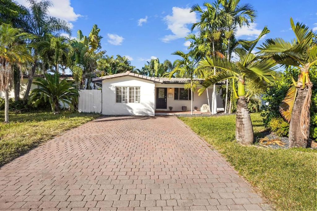 Photo of 1401 NE 14th Street, Fort Lauderdale, FL 33304 (MLS # R11153070)