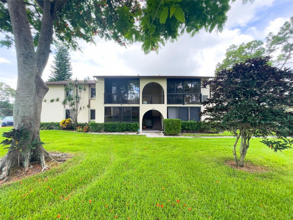 Photo of 340 Knotty Pine Circle #B2, Greenacres, FL 33463 (MLS # F10530327)