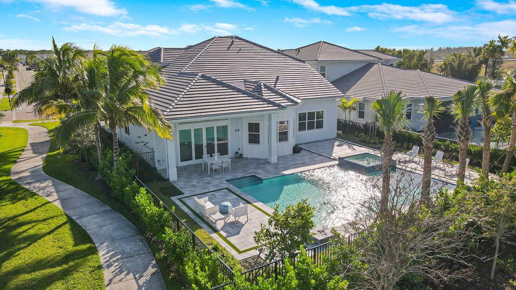 Photo of 9194 Crestview Circle, Palm Beach Gardens, FL 33412 (MLS # R10937968)