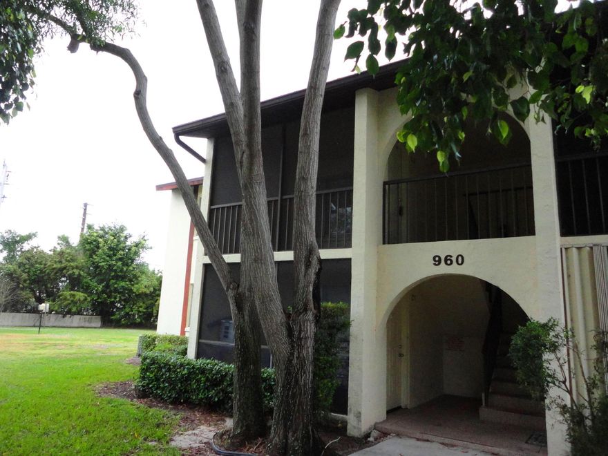 Large one bed Condo unit. Centrally located near shopping, dining, and entertainment.