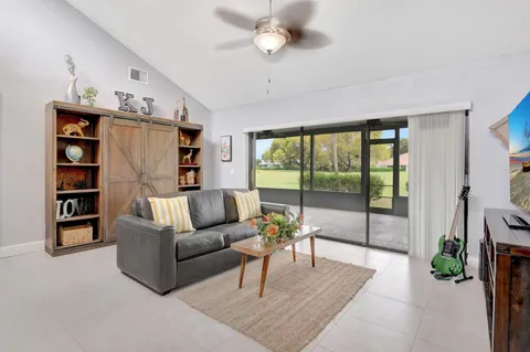 2055 Deer Creek Woodlands Way Unit 2055, Deerfield Beach, FL MLS: F10499267