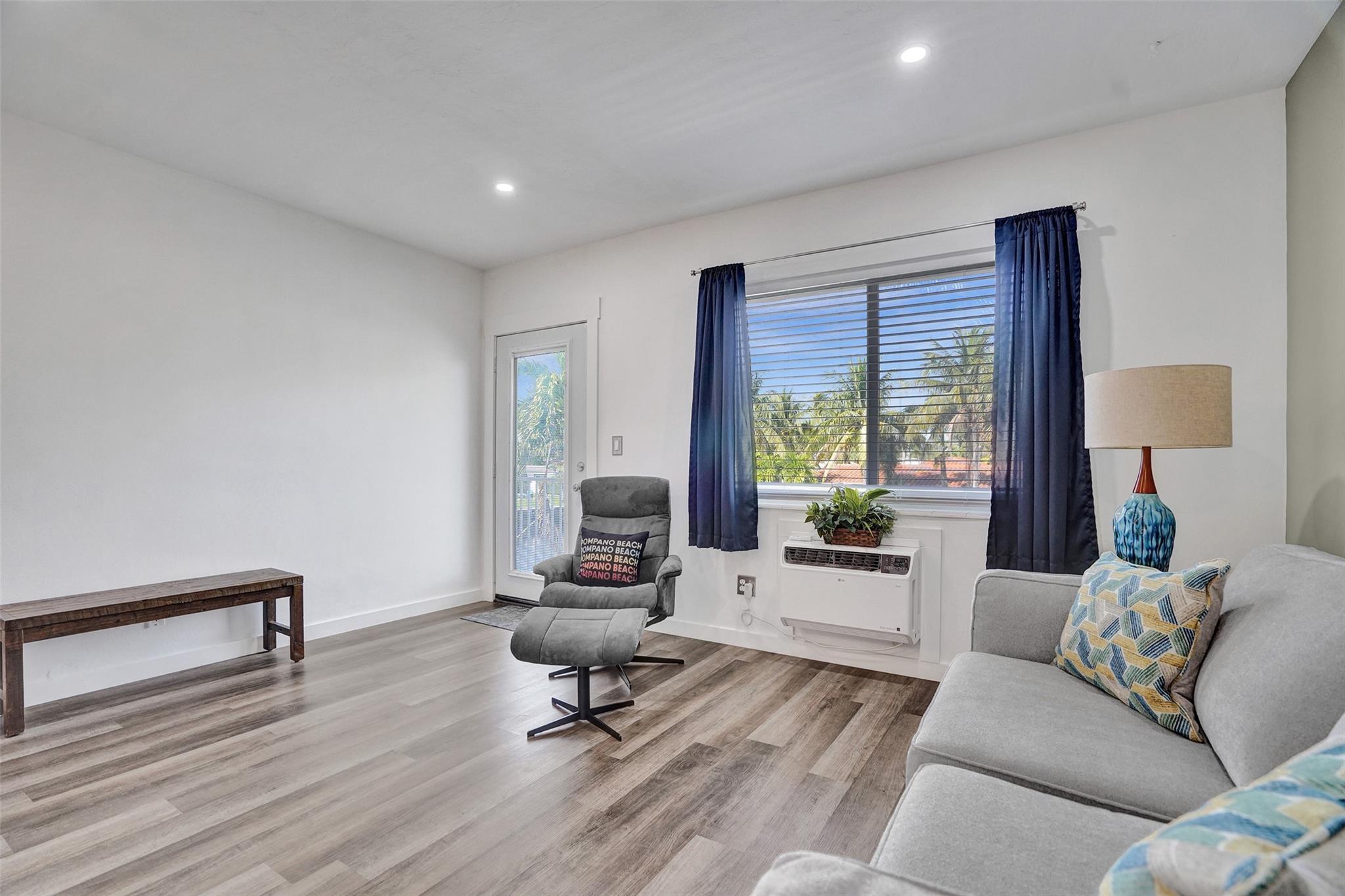 301 E Mcnab Rd 215