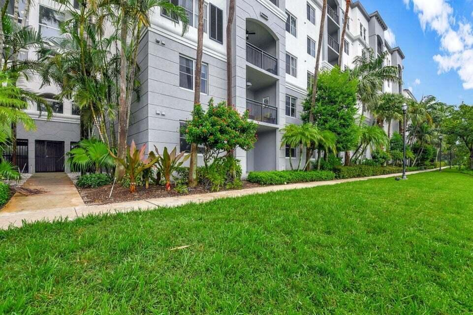 VIZCAYA LAKES CONDO - Residential Lease