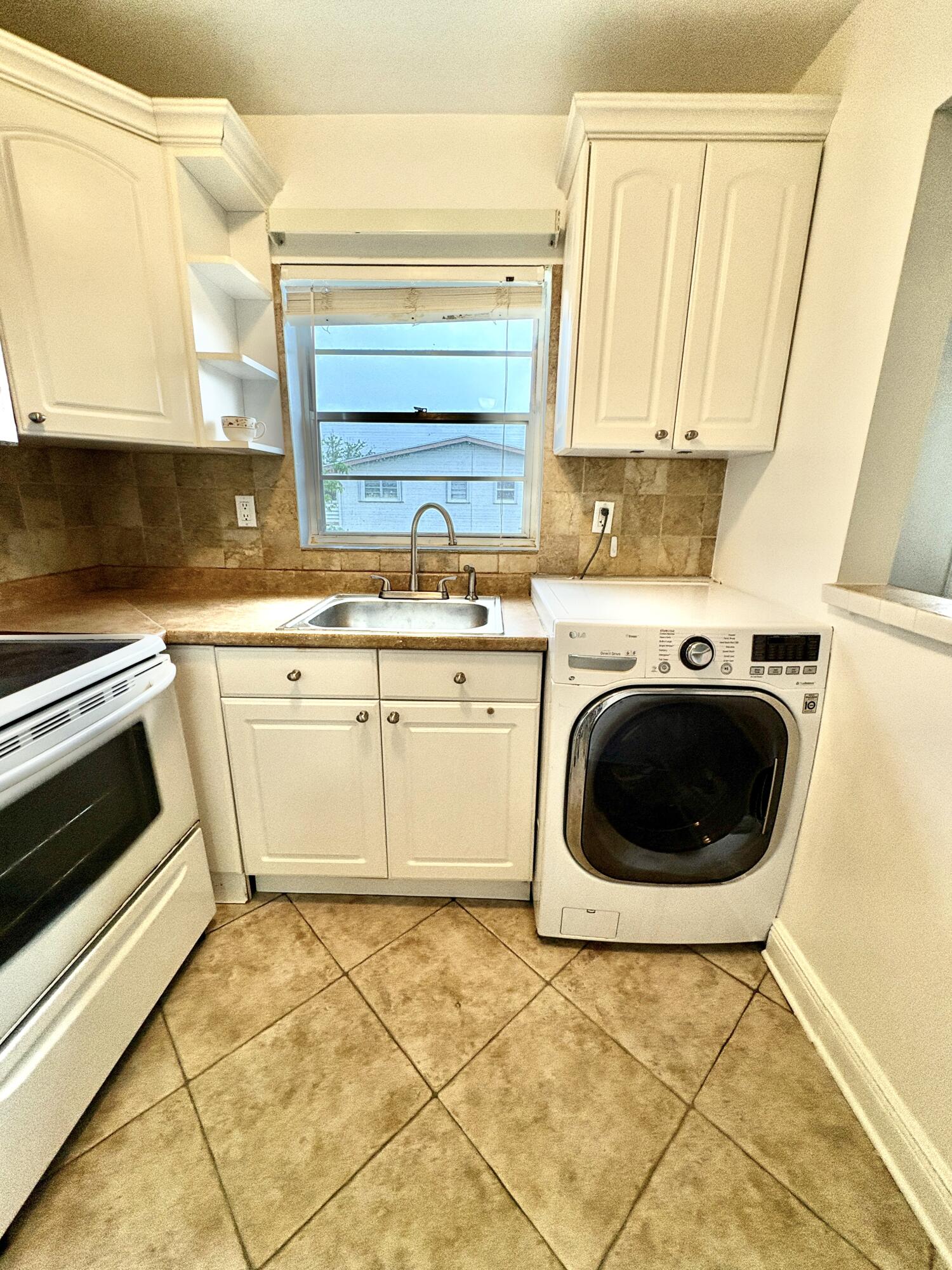 washing machine in unit