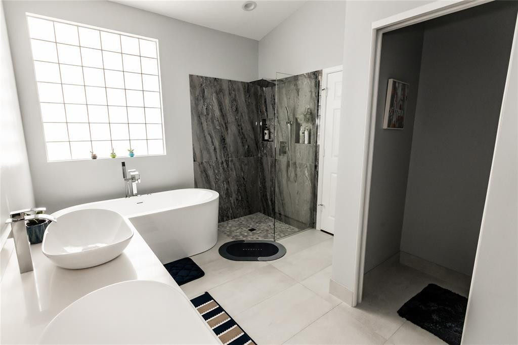 9469 Verona Lakes Boulevard