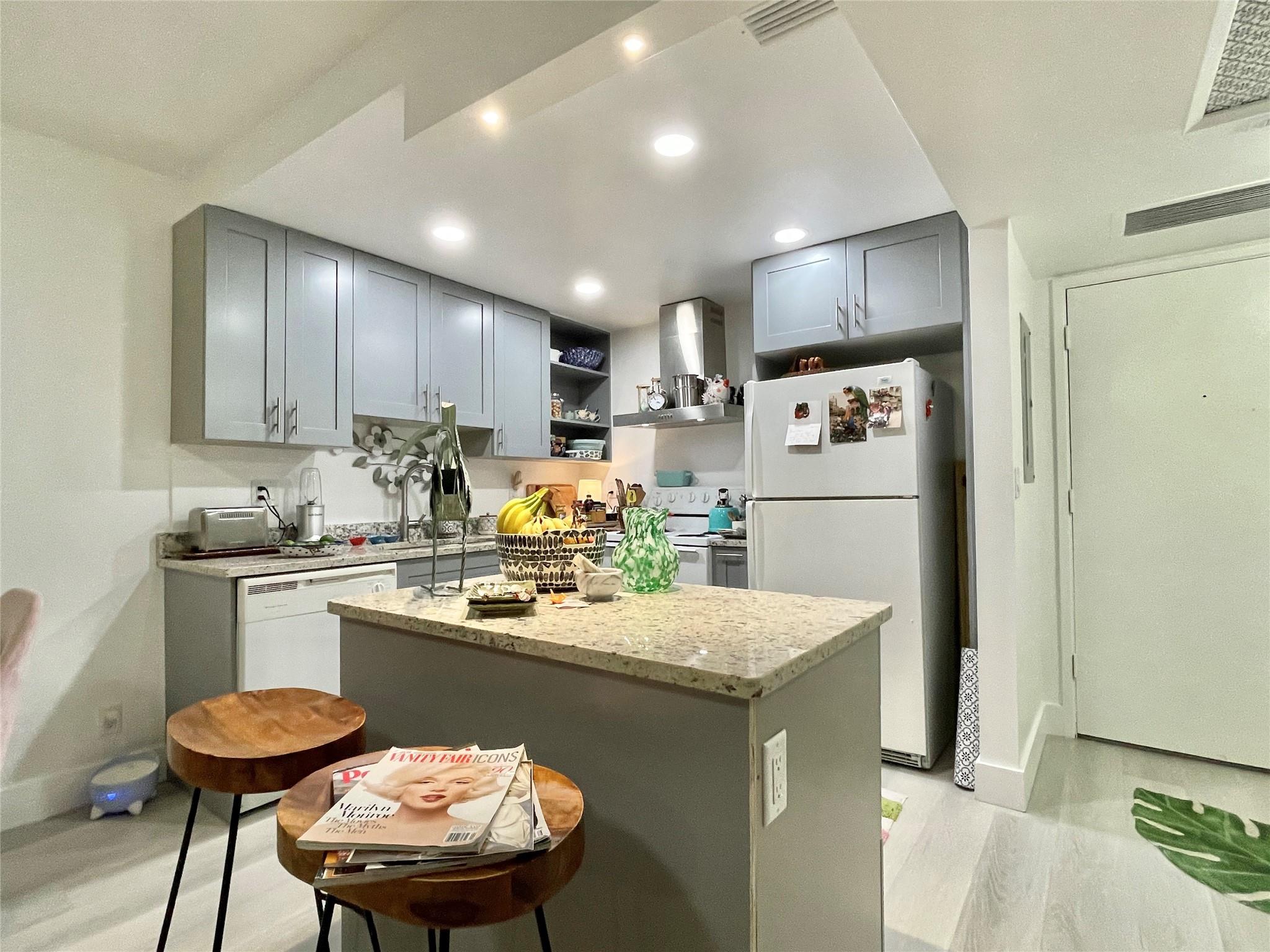 257 S Cypress Rd 414