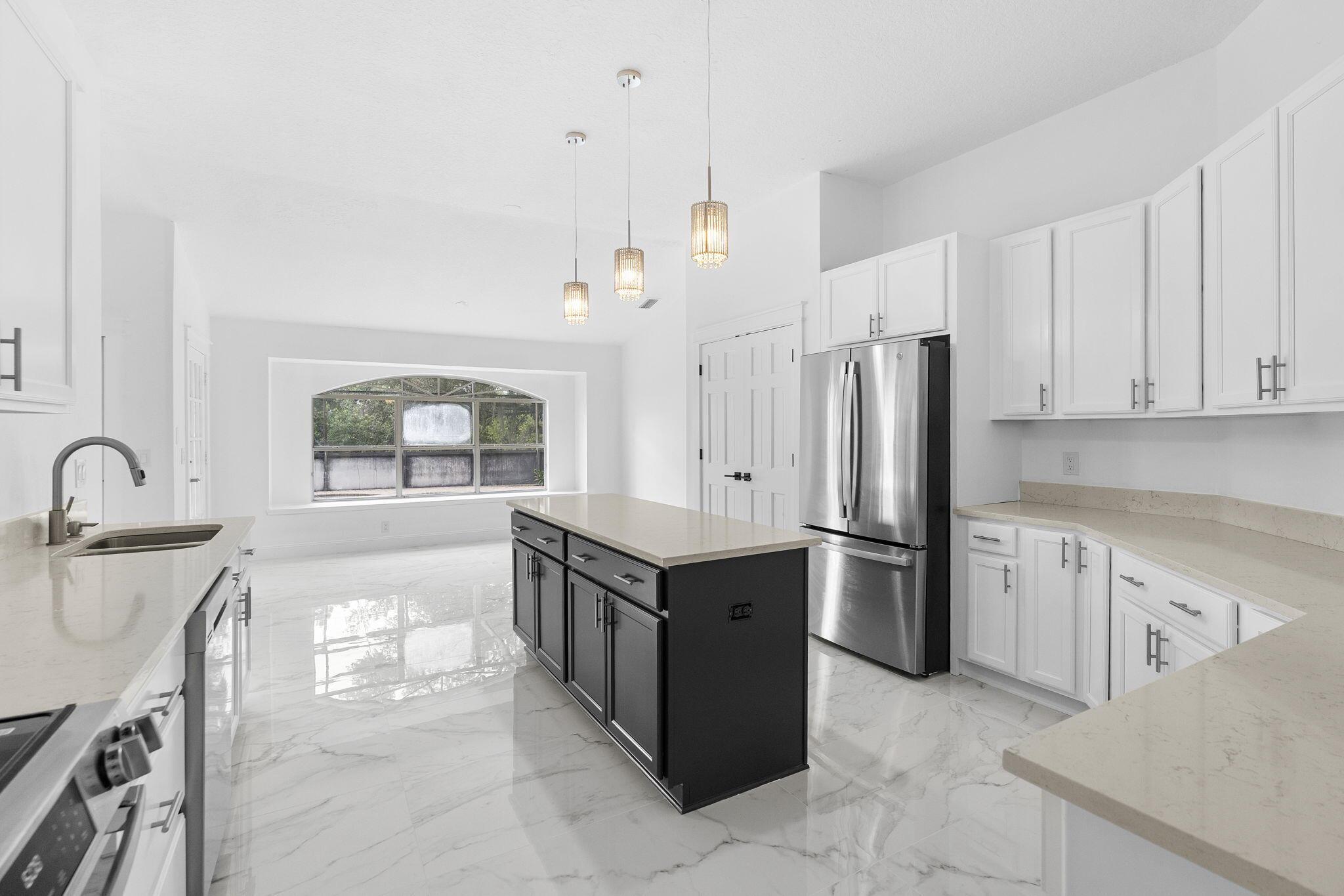 CRYSTAL LAKE ESTATES - Residential Lease