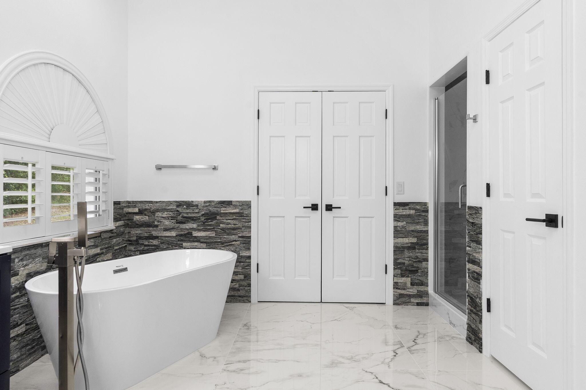 CRYSTAL LAKE ESTATES - Residential Lease