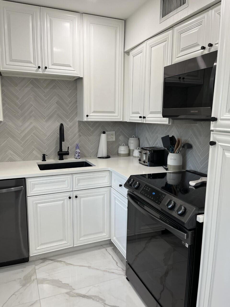 FOUNTAINS OF PALM BEACH CONDO 5 - Residential Lease