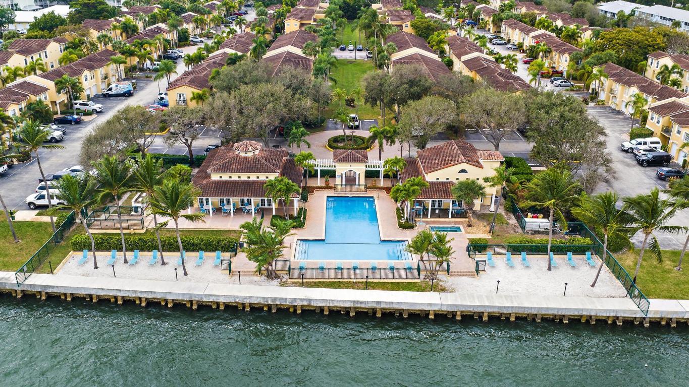 BAY REACH CONDO - Residential