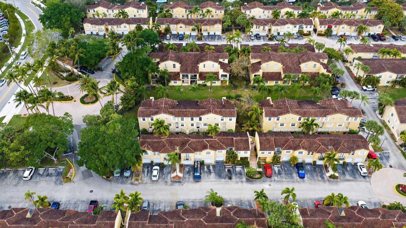 BAY REACH CONDO - Residential