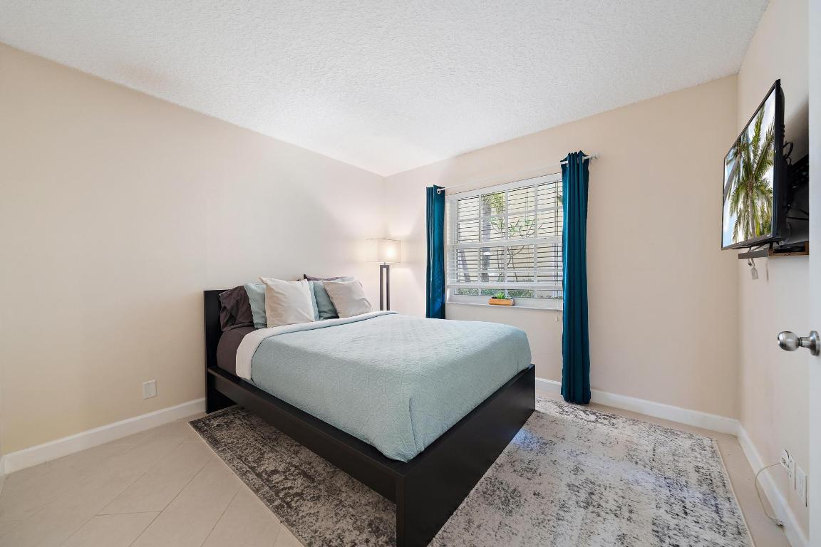 BAY REACH CONDO - Residential