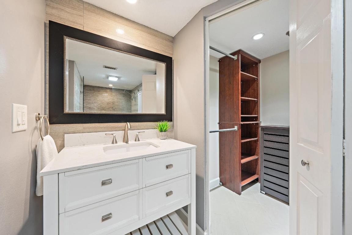 BAY REACH CONDO - Residential