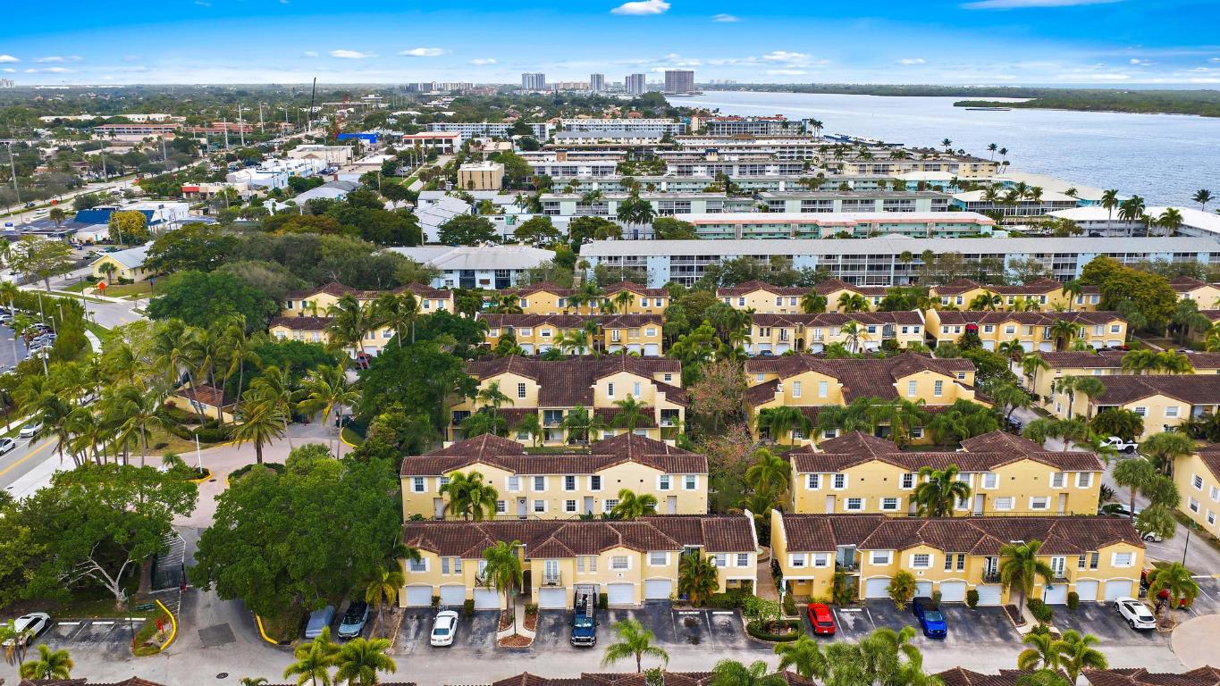 BAY REACH CONDO - Residential