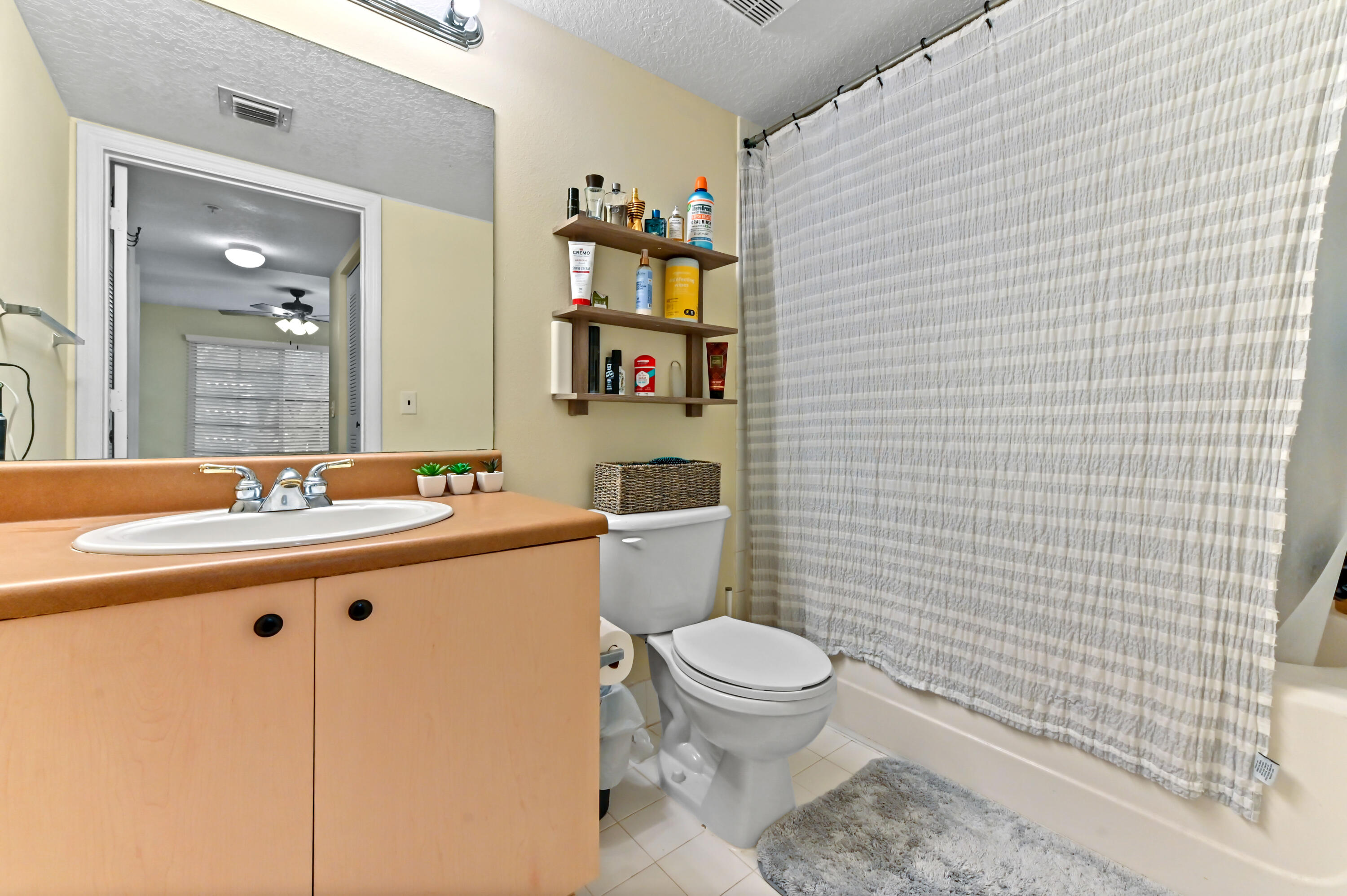 EMERALD ISLE AT LAGUNA LAKES - Residential