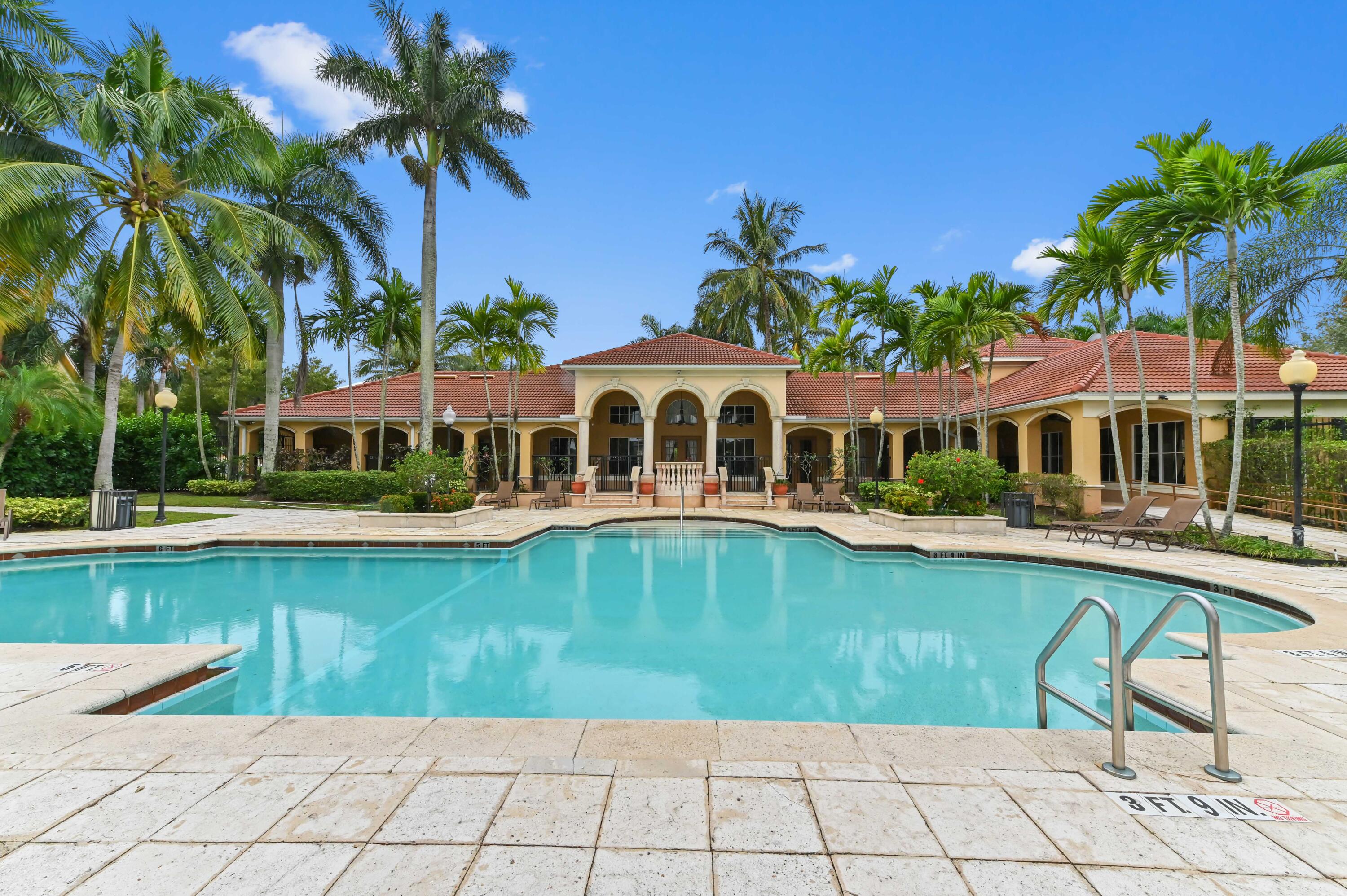 EMERALD ISLE AT LAGUNA LAKES - Residential