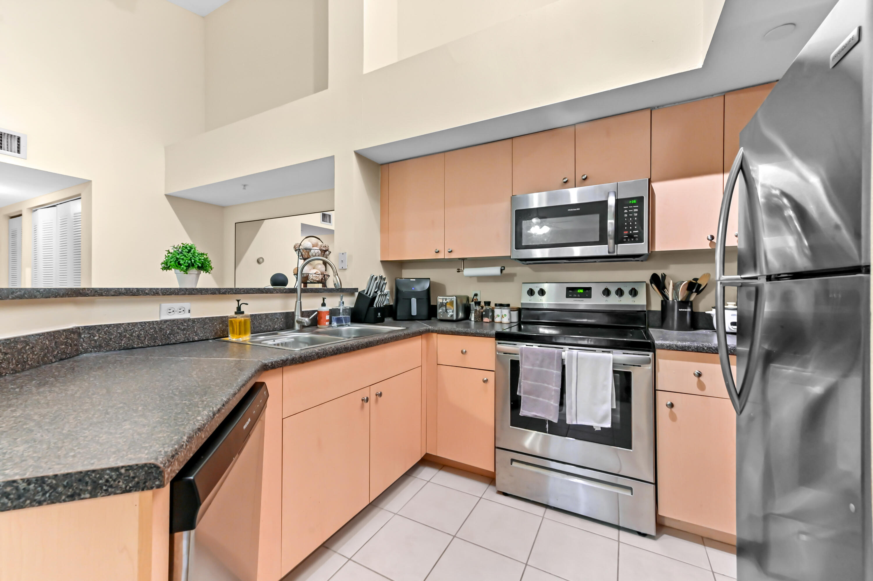 EMERALD ISLE AT LAGUNA LAKES - Residential