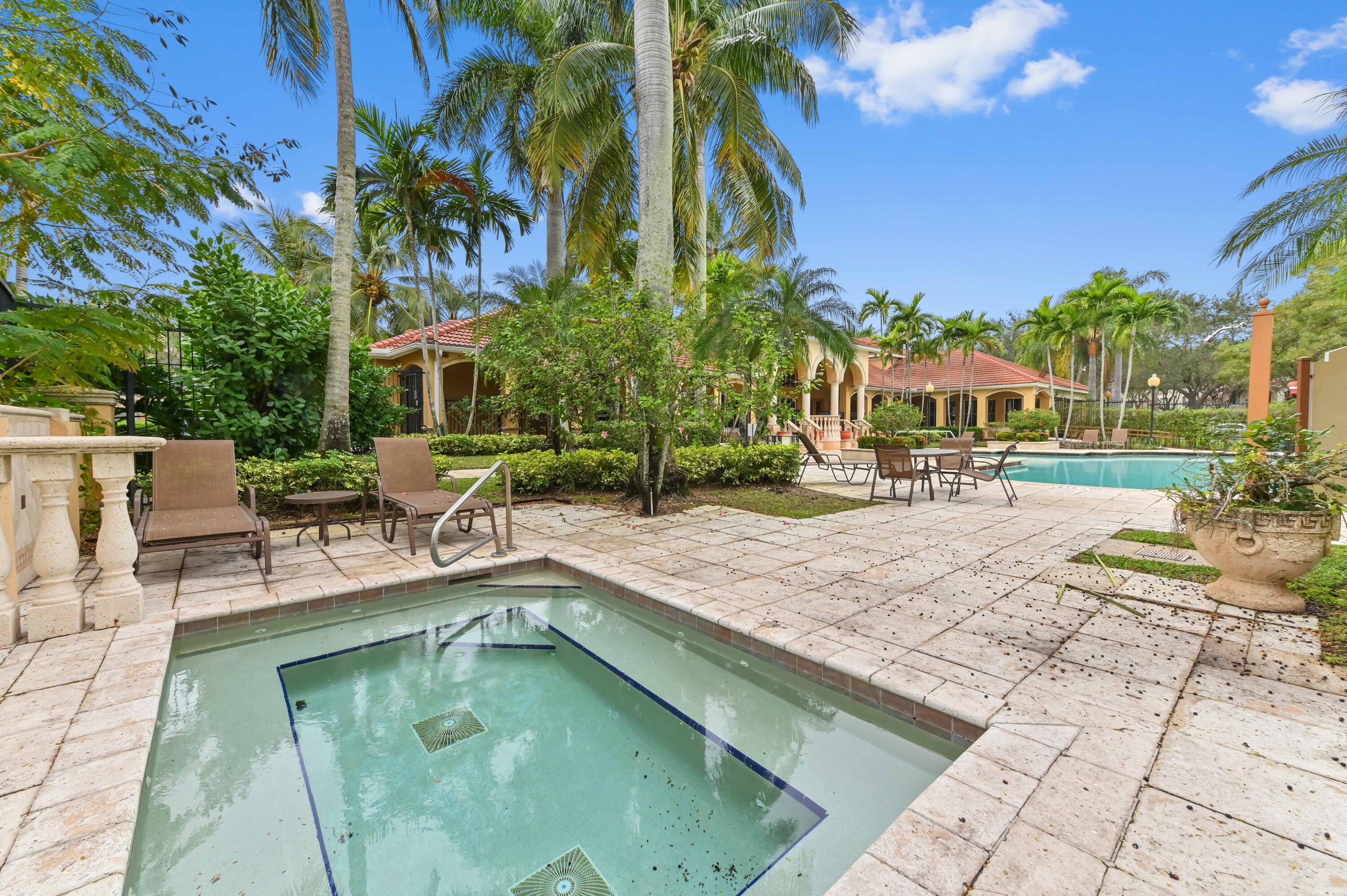 EMERALD ISLE AT LAGUNA LAKES - Residential