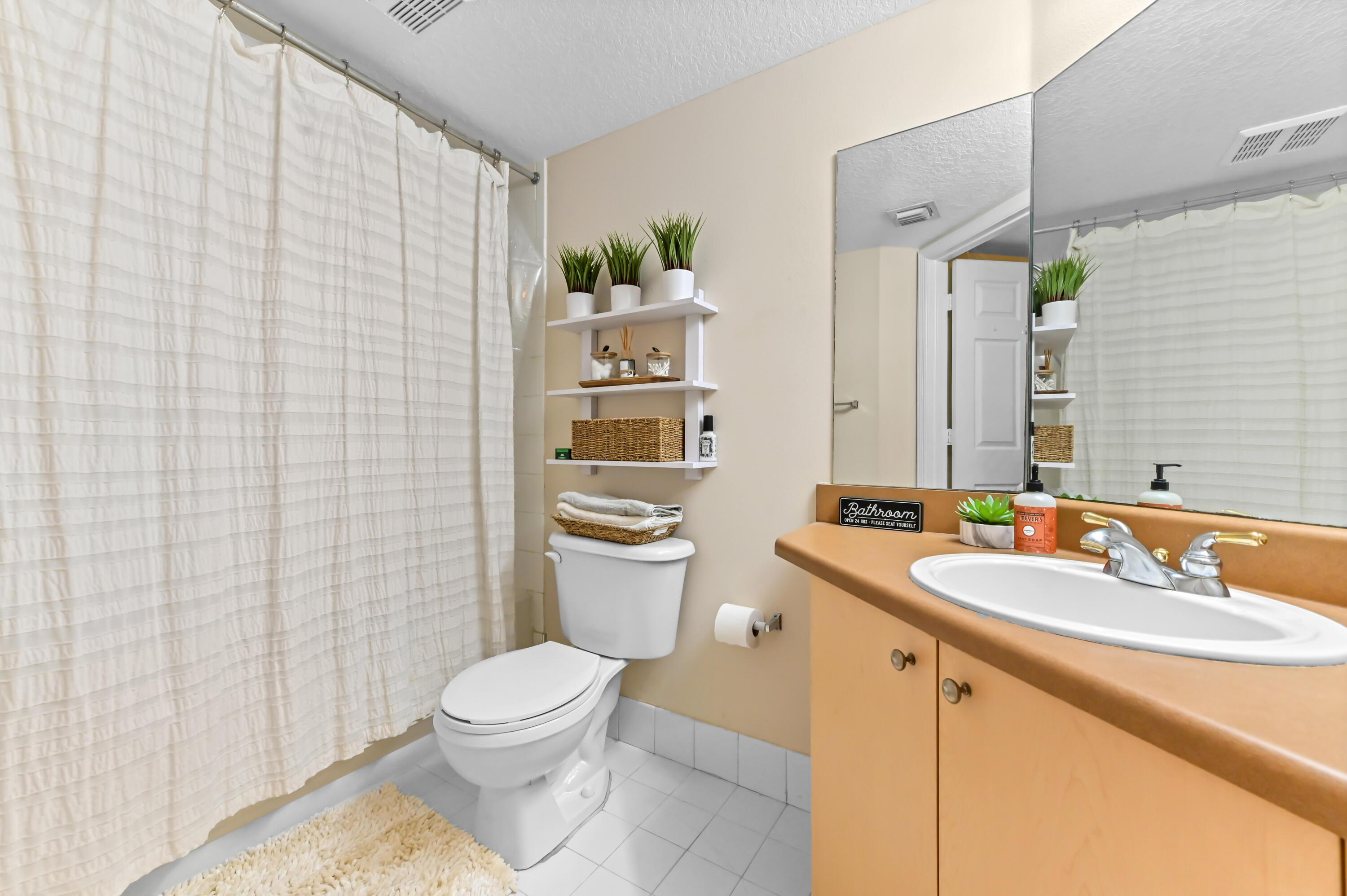 EMERALD ISLE AT LAGUNA LAKES - Residential