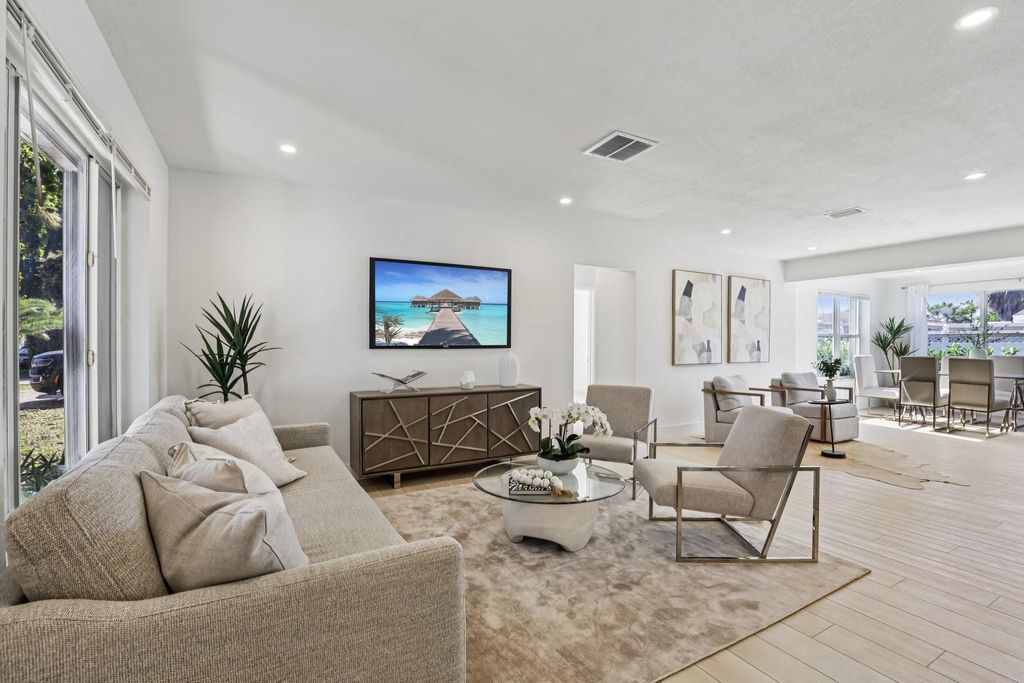 Photo of 1040 N 74th Way, Hollywood, FL 33024 (MLS # F10541342)