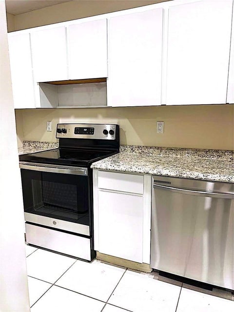 Tiny photo for 1014 Twin Lakes Drive #20-h, Coral Springs, FL 33071 (MLS # B26045620)