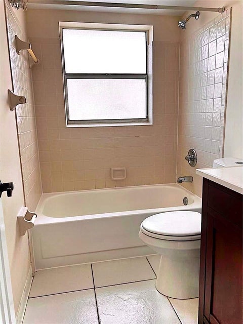 Tiny photo for 1014 Twin Lakes Drive #20-h, Coral Springs, FL 33071 (MLS # B26045620)