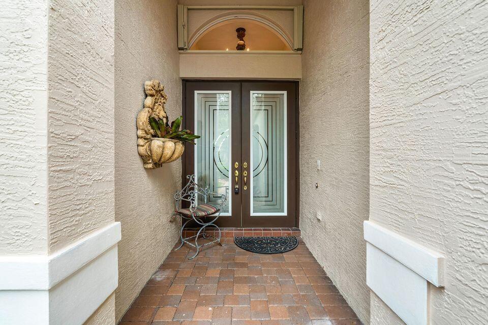 12105 Oakvista Drive