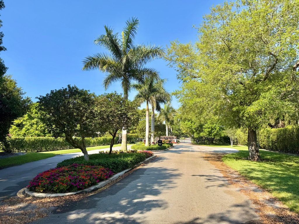 Photo of 10245 La Reina Road, Delray Beach, FL 33446 (MLS # B26007378)