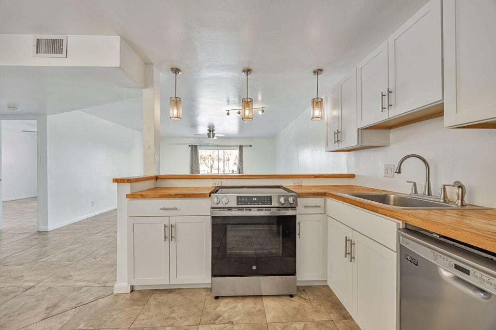 Photo of 22605 SW 66th Avenue #206, Boca Raton, FL 33428 (MLS # B26040673)