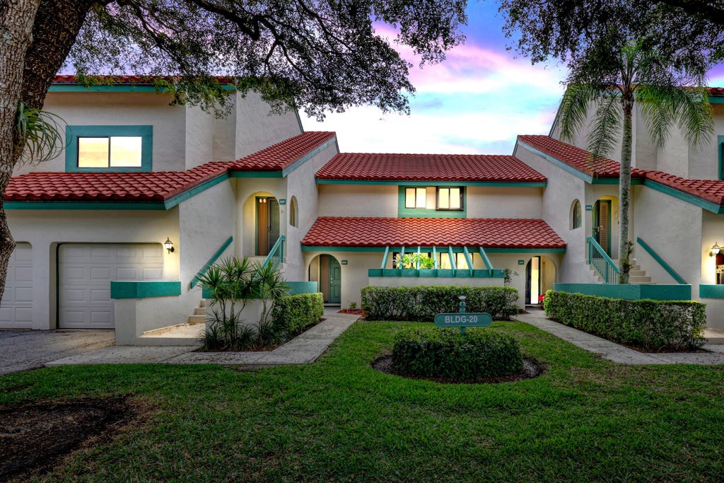 Photo of 20 Lexington Lane W #B, Palm Beach Gardens, FL 33418 (MLS # R11120210)