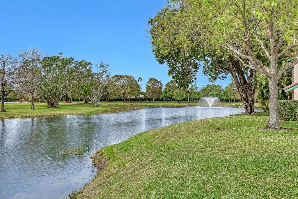 Photo of 20 Lexington Lane W #B, Palm Beach Gardens, FL 33418 (MLS # R11120210)