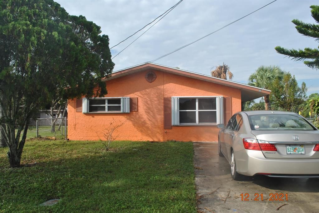 Photo of 805 N 24th Street, Fort Pierce, FL 34950 (MLS # R10767313)