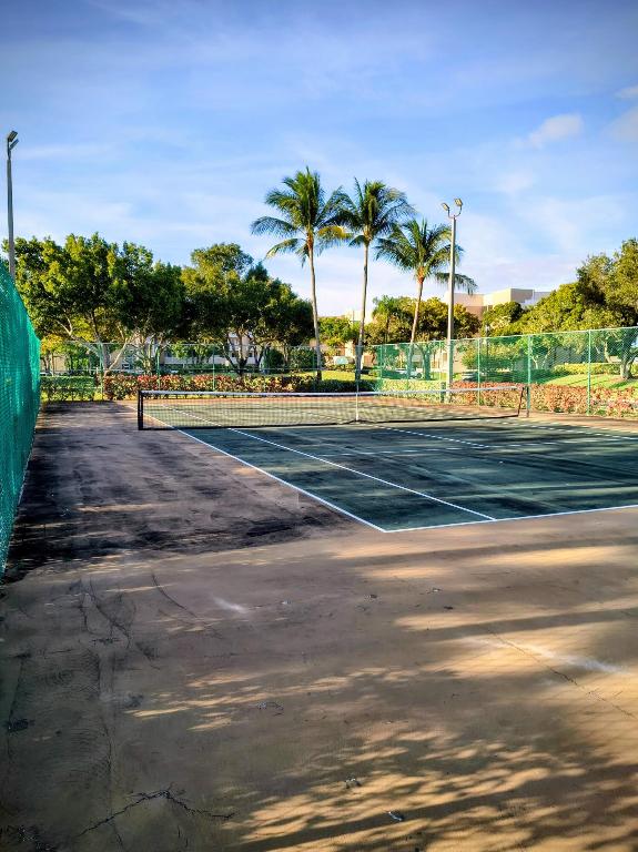 WELDON CONDOMINIUM, Kings Point - Residential