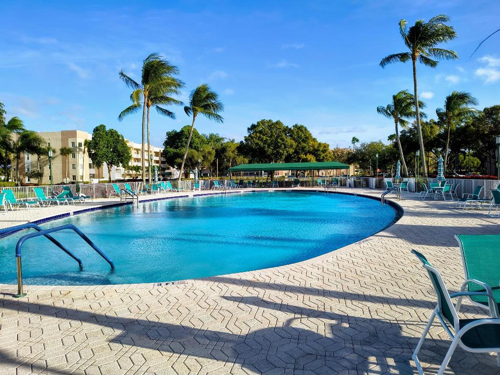 WELDON CONDOMINIUM, Kings Point - Residential