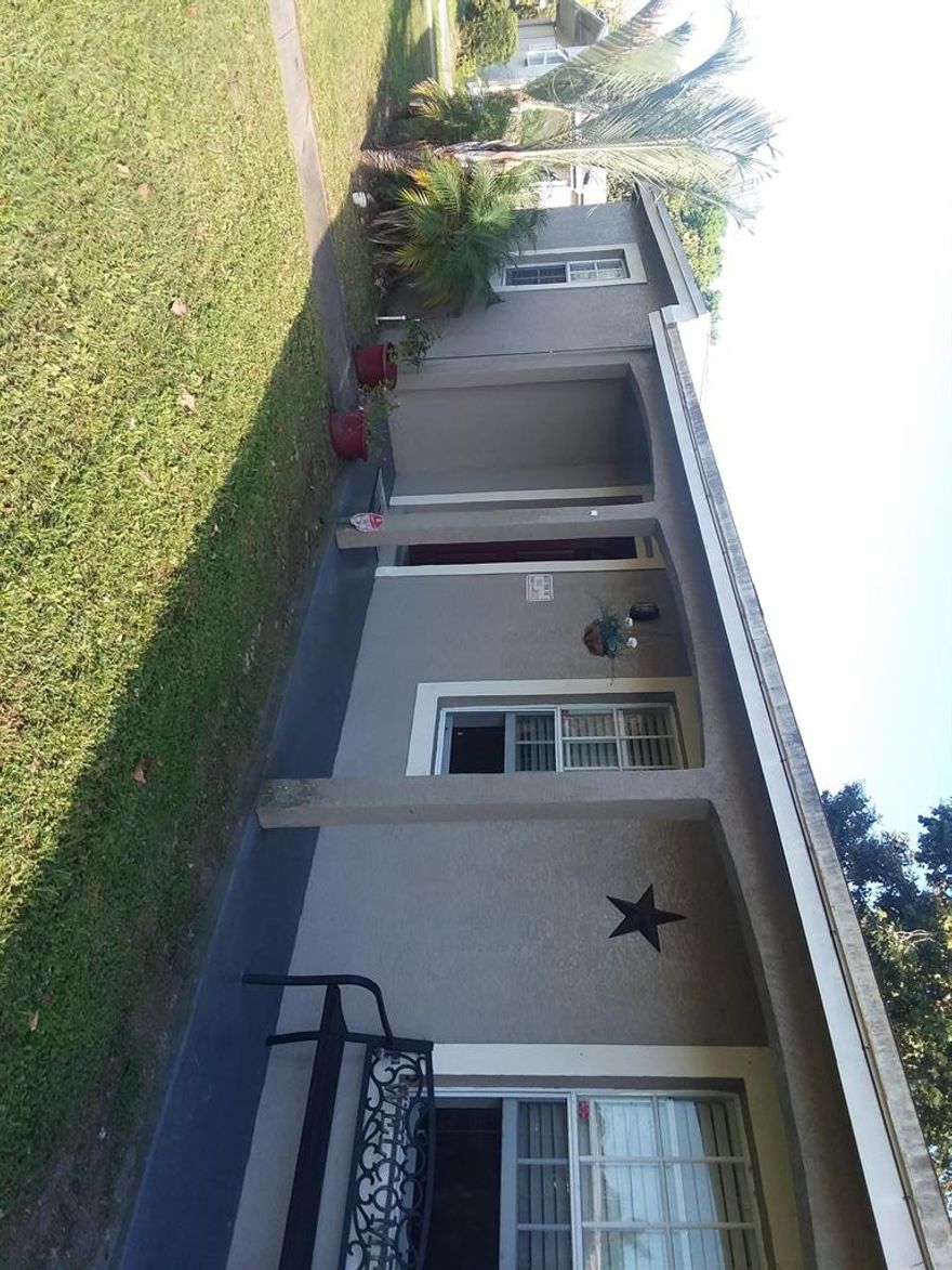 FANTASTIC STARTER HOME OR GREAT RENTAL OPPORTUNITY. NEWER WINDOWS PAINT A UPDATED KITCHEN WITH A HUGE BACK YARD AND GREAT TREES. FRESH PAINT, VERY CLEAN WONDERFUL PORCH WITH A PEACEFUL PLACE TO WATCH THE BIRDS AND ENJOY THE BACKYARD.  WELCOME TO PARADISE FOR THE NEW HOME BUYER!!