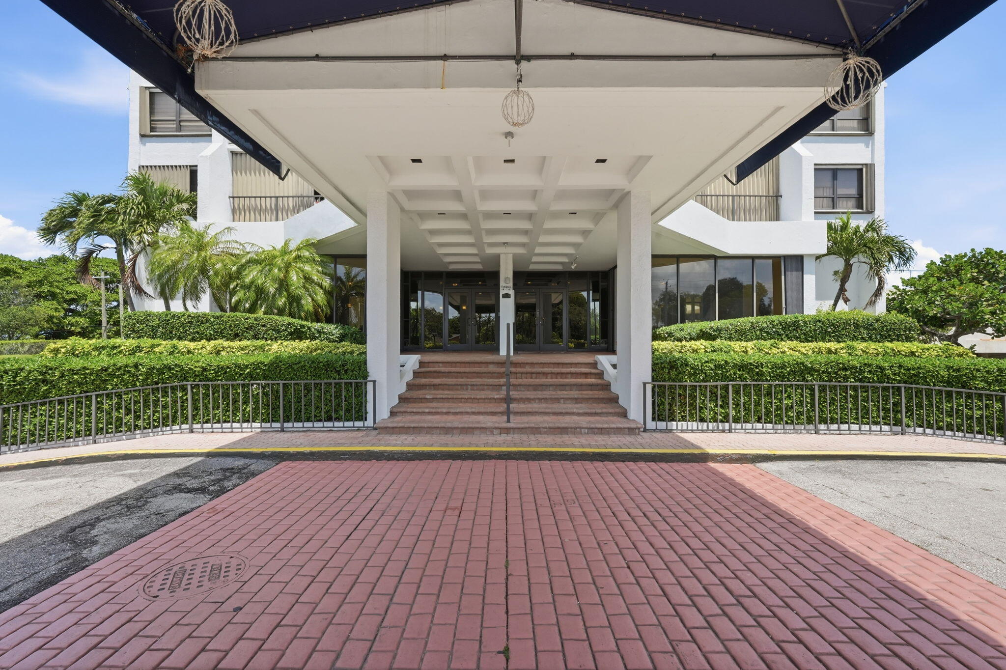 PALM BEACH HOUSE CONDO - Residential Lease