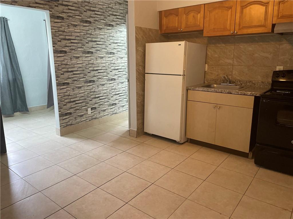 Boulevard Gardens 28-6 B - Residential Lease