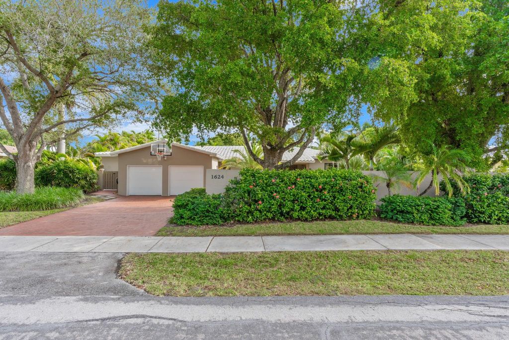 Photo of 1624 Middle River Dr, Fort Lauderdale, FL 33305 (MLS # F10538433)
