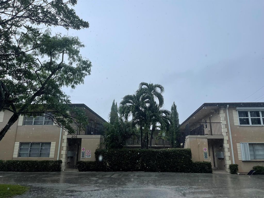 Photo of 205 NE 3rd Street #105, Boynton Beach, FL 33435 (MLS # R11132190)